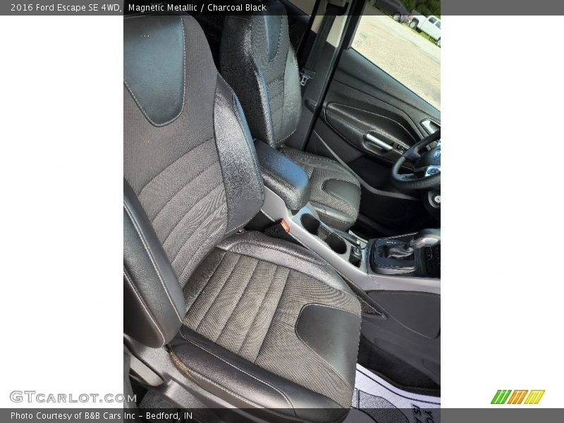 Magnetic Metallic / Charcoal Black 2016 Ford Escape SE 4WD