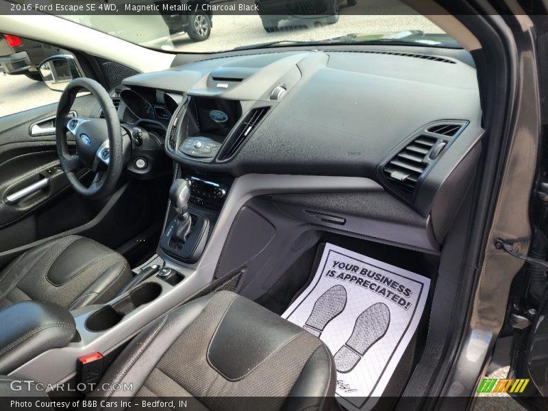 Magnetic Metallic / Charcoal Black 2016 Ford Escape SE 4WD