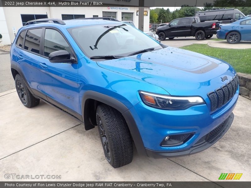 Front 3/4 View of 2022 Cherokee X 4x4