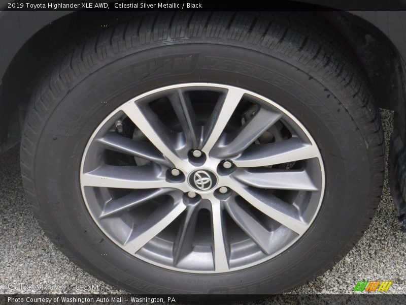 Celestial Silver Metallic / Black 2019 Toyota Highlander XLE AWD