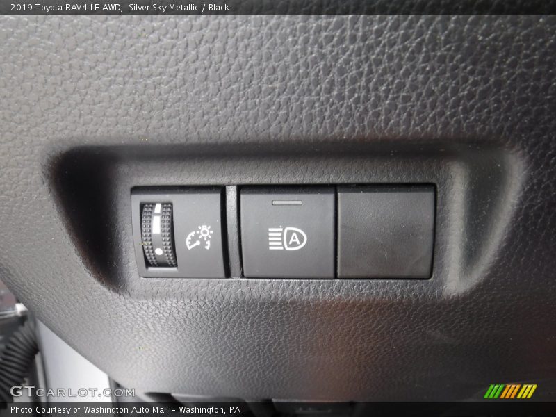 Silver Sky Metallic / Black 2019 Toyota RAV4 LE AWD