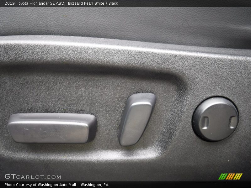Blizzard Pearl White / Black 2019 Toyota Highlander SE AWD