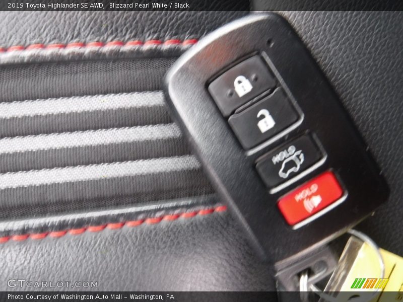 Blizzard Pearl White / Black 2019 Toyota Highlander SE AWD
