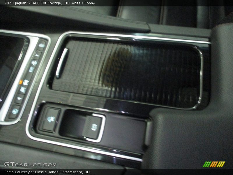 Fuji White / Ebony 2020 Jaguar F-PACE 30t Prestige