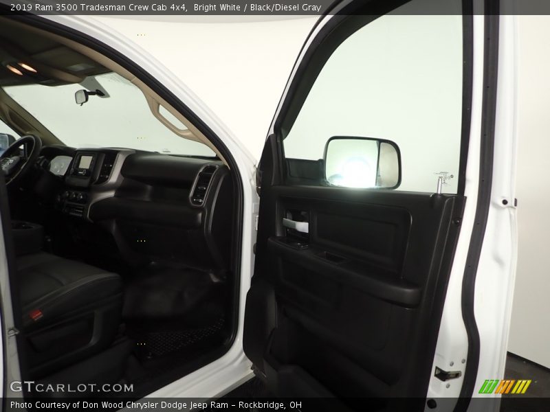 Bright White / Black/Diesel Gray 2019 Ram 3500 Tradesman Crew Cab 4x4