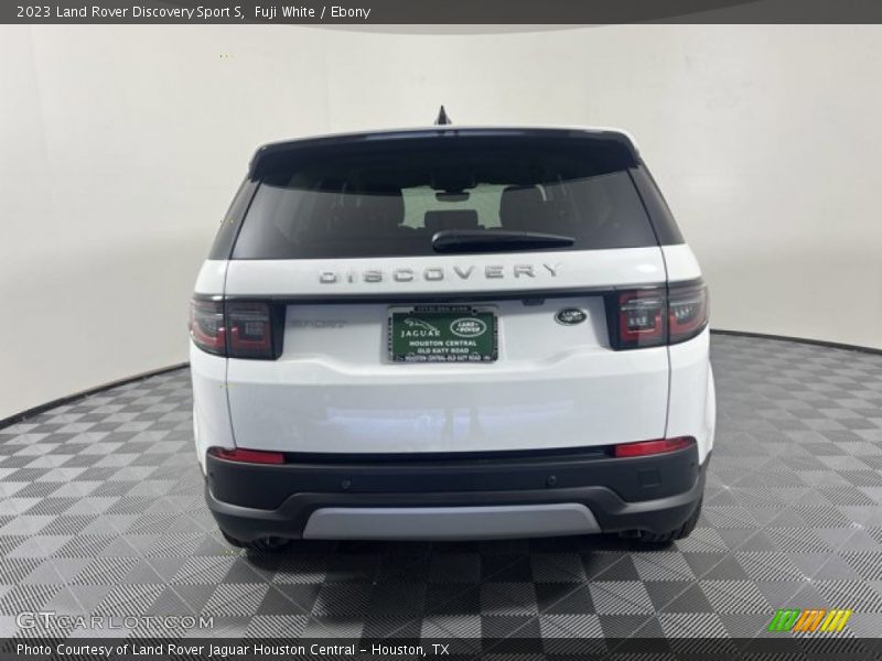 Fuji White / Ebony 2023 Land Rover Discovery Sport S