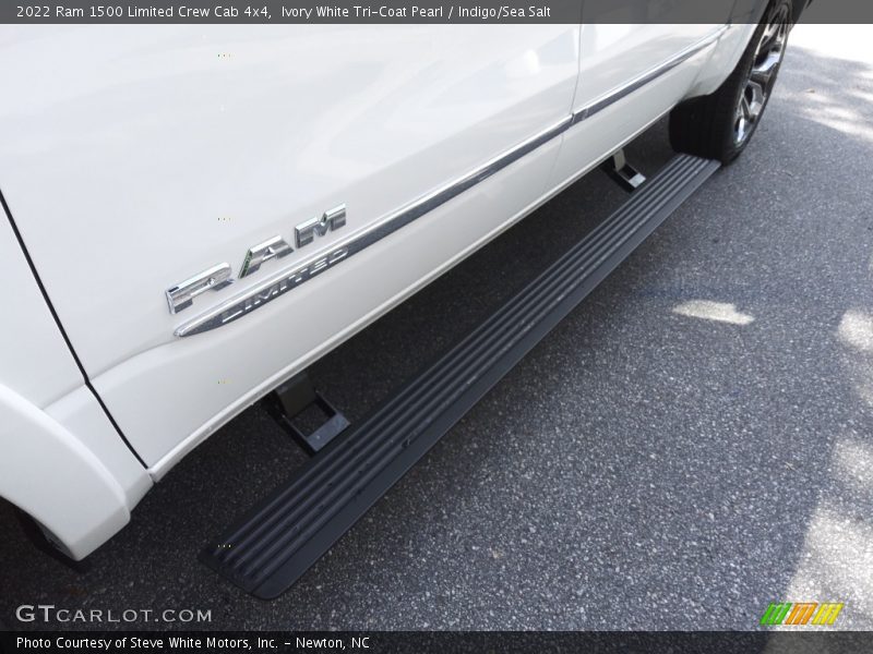 Ivory White Tri-Coat Pearl / Indigo/Sea Salt 2022 Ram 1500 Limited Crew Cab 4x4