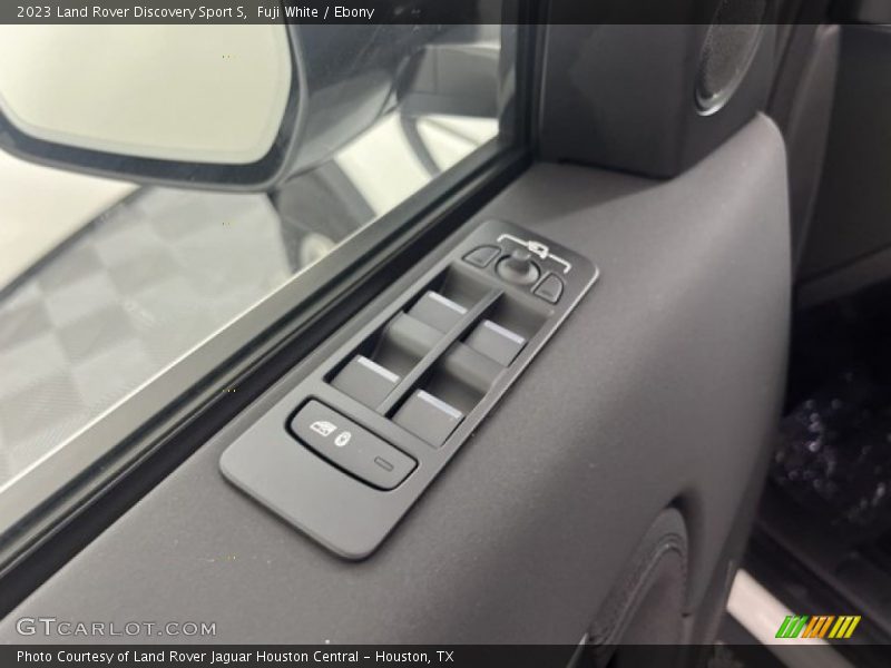 Fuji White / Ebony 2023 Land Rover Discovery Sport S