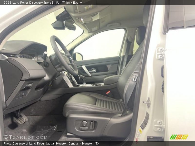 Fuji White / Ebony 2023 Land Rover Discovery Sport S