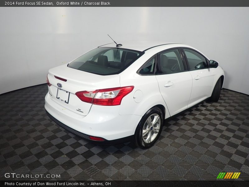 Oxford White / Charcoal Black 2014 Ford Focus SE Sedan