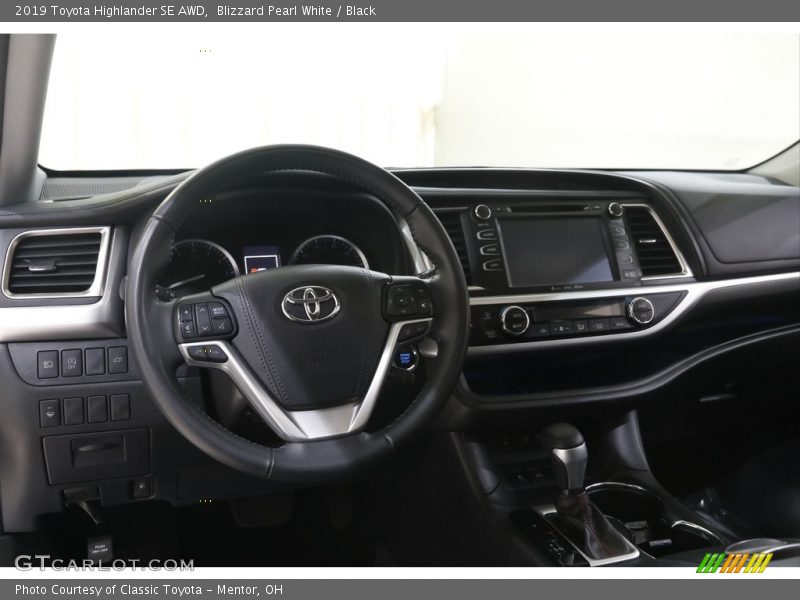 Blizzard Pearl White / Black 2019 Toyota Highlander SE AWD