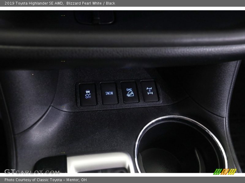 Blizzard Pearl White / Black 2019 Toyota Highlander SE AWD