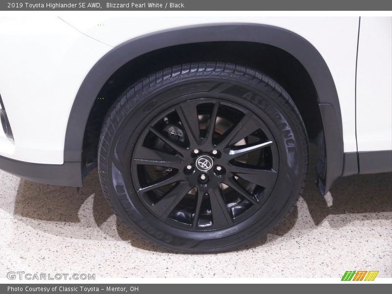 Blizzard Pearl White / Black 2019 Toyota Highlander SE AWD