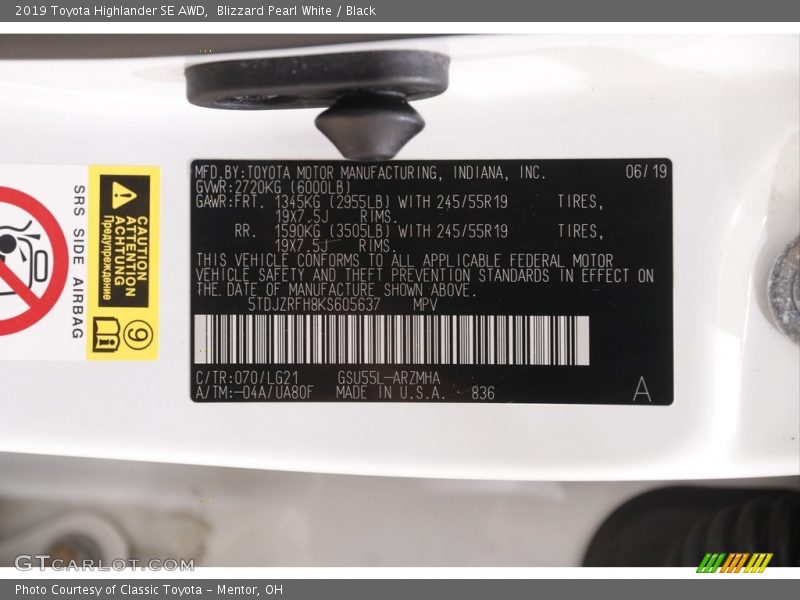 Blizzard Pearl White / Black 2019 Toyota Highlander SE AWD