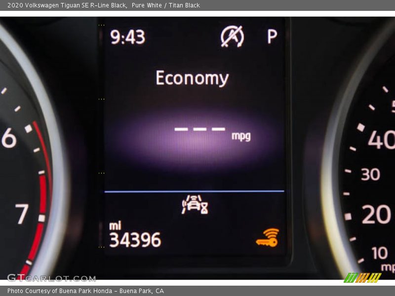 Pure White / Titan Black 2020 Volkswagen Tiguan SE R-Line Black