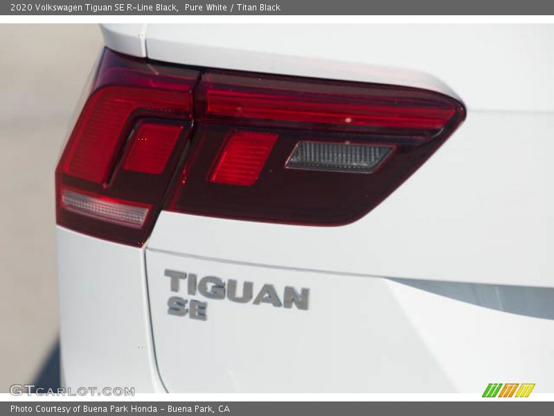 Pure White / Titan Black 2020 Volkswagen Tiguan SE R-Line Black