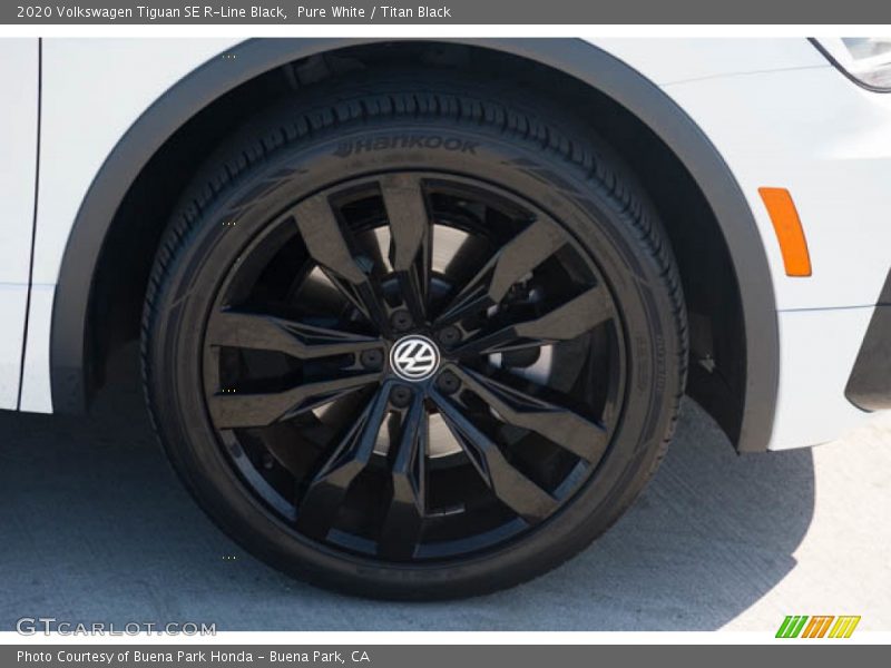 Pure White / Titan Black 2020 Volkswagen Tiguan SE R-Line Black