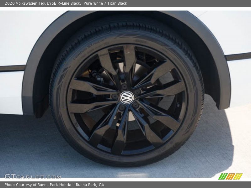 Pure White / Titan Black 2020 Volkswagen Tiguan SE R-Line Black