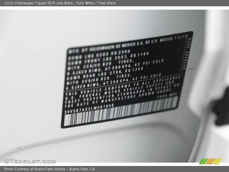 Pure White / Titan Black 2020 Volkswagen Tiguan SE R-Line Black