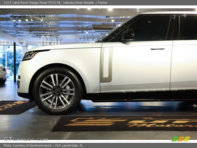 Hakuba Silver Metallic / Perlino 2023 Land Rover Range Rover P530 SE