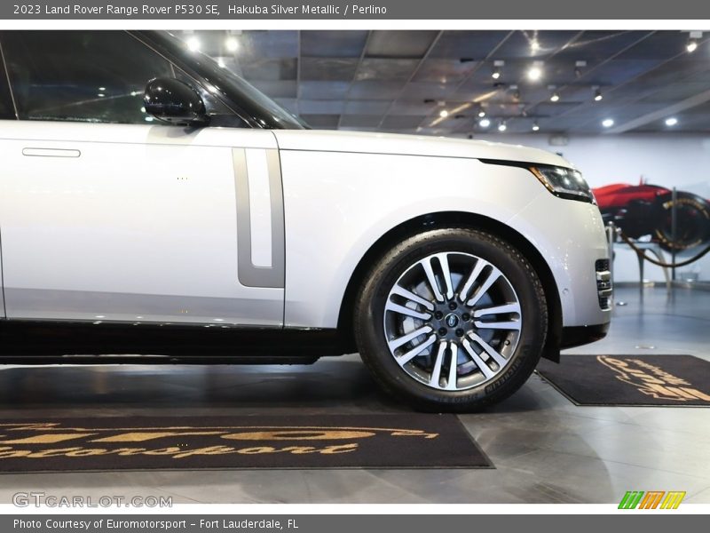 Hakuba Silver Metallic / Perlino 2023 Land Rover Range Rover P530 SE