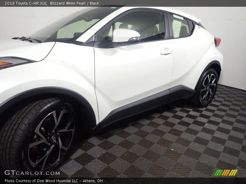 Blizzard White Pearl / Black 2019 Toyota C-HR XLE