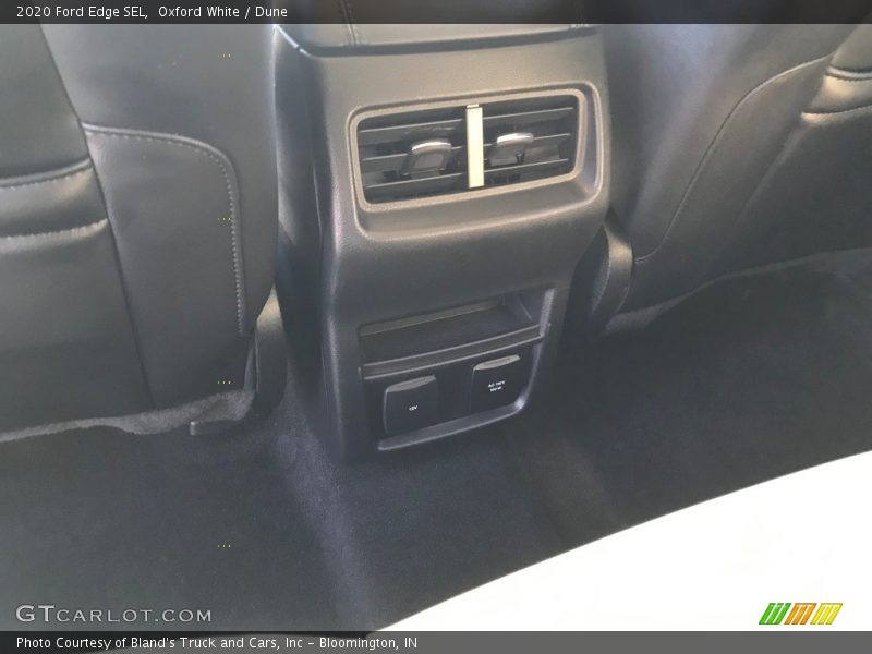 Oxford White / Dune 2020 Ford Edge SEL