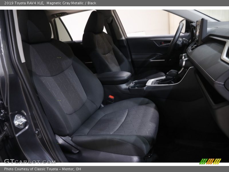 Magnetic Gray Metallic / Black 2019 Toyota RAV4 XLE