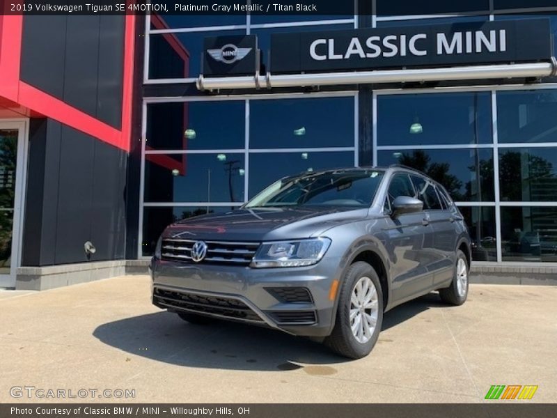Platinum Gray Metallic / Titan Black 2019 Volkswagen Tiguan SE 4MOTION