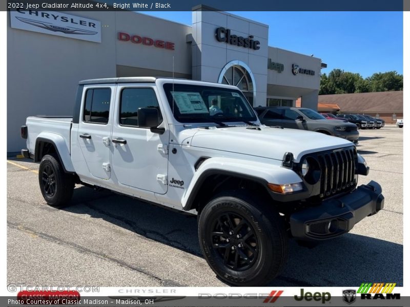 Bright White / Black 2022 Jeep Gladiator Altitude 4x4
