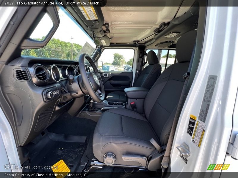 Bright White / Black 2022 Jeep Gladiator Altitude 4x4