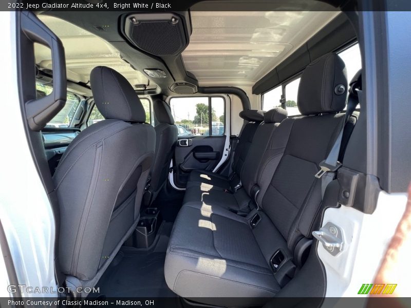 Bright White / Black 2022 Jeep Gladiator Altitude 4x4