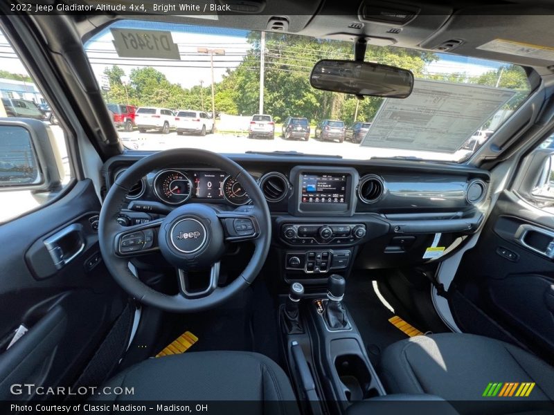 Bright White / Black 2022 Jeep Gladiator Altitude 4x4