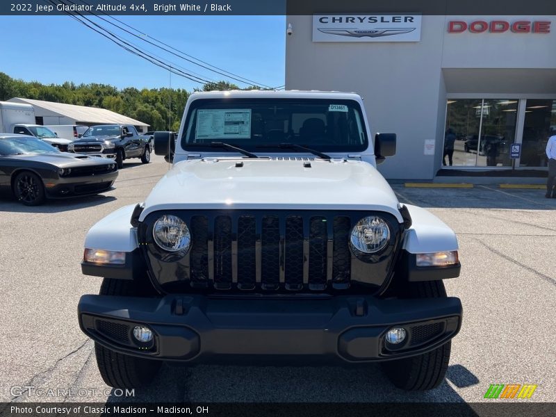 Bright White / Black 2022 Jeep Gladiator Altitude 4x4