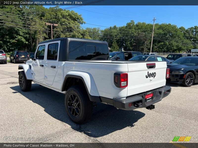 Bright White / Black 2022 Jeep Gladiator Altitude 4x4