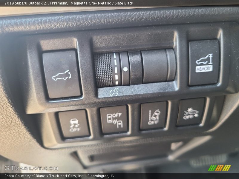 Magnetite Gray Metallic / Slate Black 2019 Subaru Outback 2.5i Premium