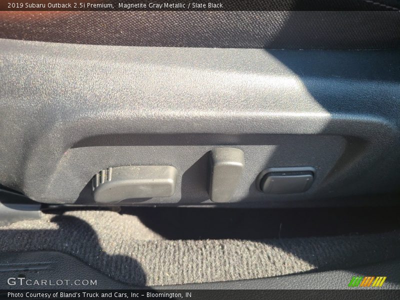 Magnetite Gray Metallic / Slate Black 2019 Subaru Outback 2.5i Premium