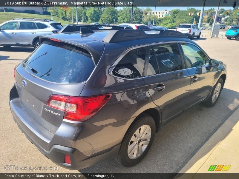 Magnetite Gray Metallic / Slate Black 2019 Subaru Outback 2.5i Premium