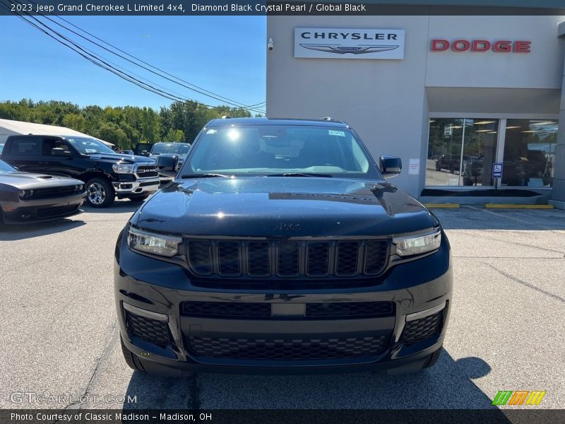 Diamond Black Crystal Pearl / Global Black 2023 Jeep Grand Cherokee L Limited 4x4