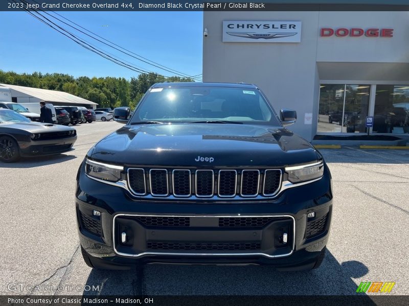 Diamond Black Crystal Pearl / Global Black 2023 Jeep Grand Cherokee Overland 4x4