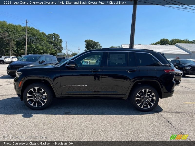 Diamond Black Crystal Pearl / Global Black 2023 Jeep Grand Cherokee Overland 4x4