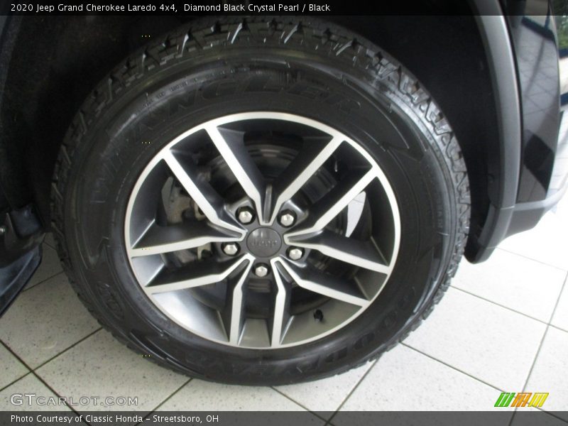 Diamond Black Crystal Pearl / Black 2020 Jeep Grand Cherokee Laredo 4x4