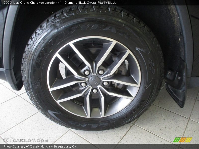 Diamond Black Crystal Pearl / Black 2020 Jeep Grand Cherokee Laredo 4x4