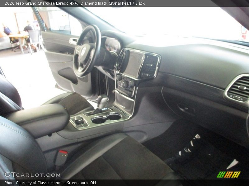 Diamond Black Crystal Pearl / Black 2020 Jeep Grand Cherokee Laredo 4x4