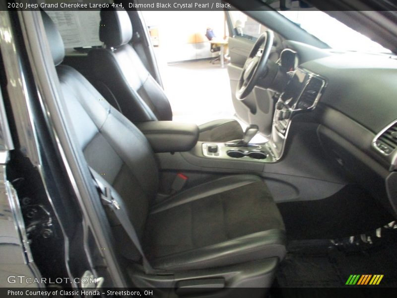 Diamond Black Crystal Pearl / Black 2020 Jeep Grand Cherokee Laredo 4x4