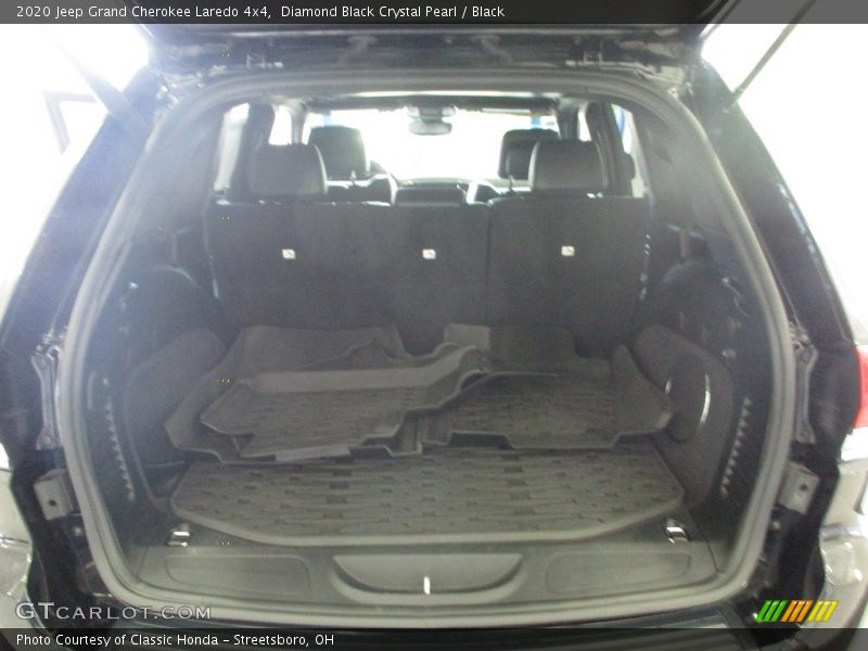 Diamond Black Crystal Pearl / Black 2020 Jeep Grand Cherokee Laredo 4x4
