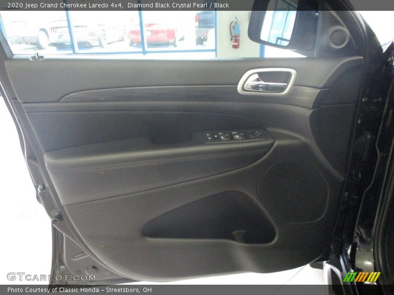Diamond Black Crystal Pearl / Black 2020 Jeep Grand Cherokee Laredo 4x4