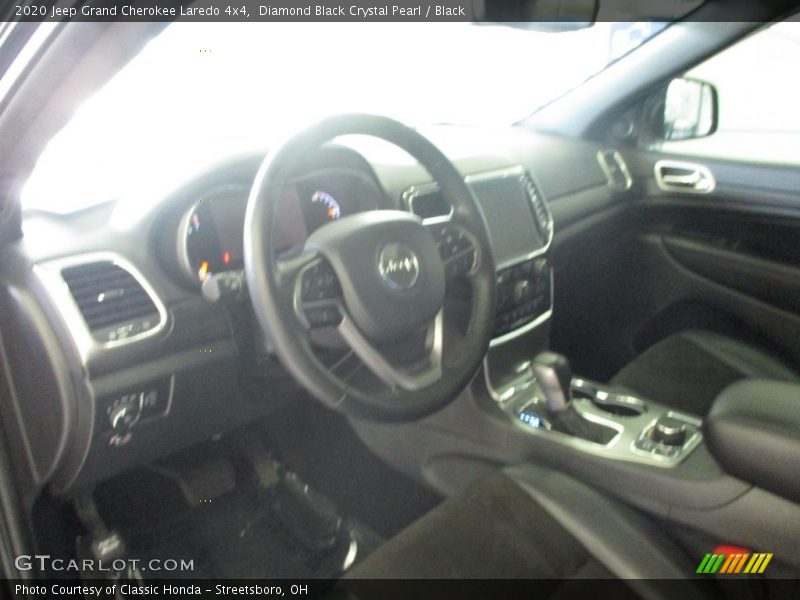Diamond Black Crystal Pearl / Black 2020 Jeep Grand Cherokee Laredo 4x4