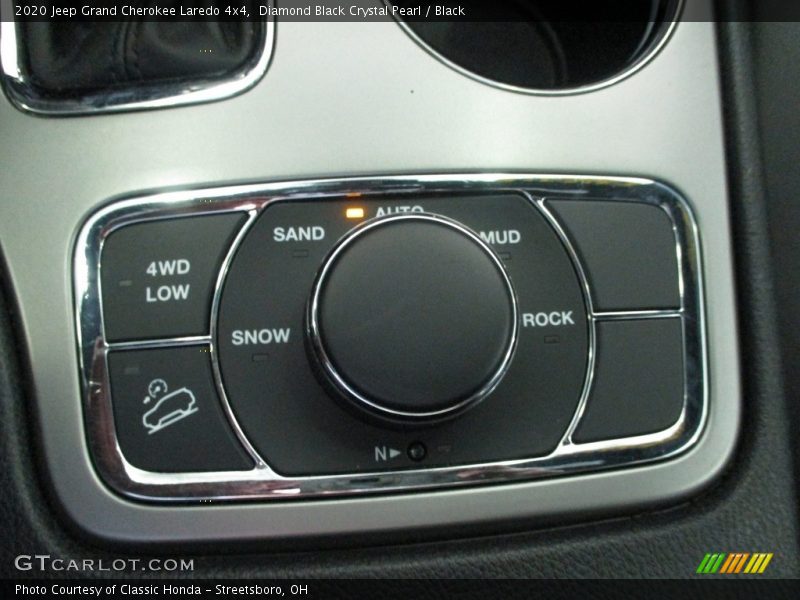 Diamond Black Crystal Pearl / Black 2020 Jeep Grand Cherokee Laredo 4x4
