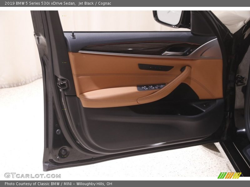 Jet Black / Cognac 2019 BMW 5 Series 530i xDrive Sedan